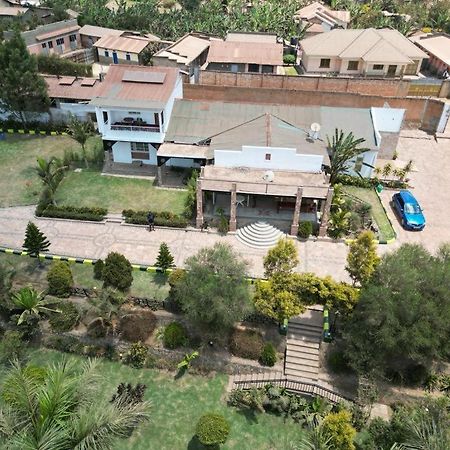 Riverside Resort Hotel Kabale 外观 照片