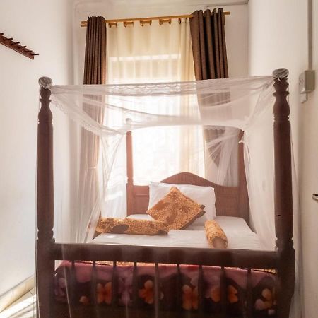Riverside Resort Hotel Kabale 外观 照片