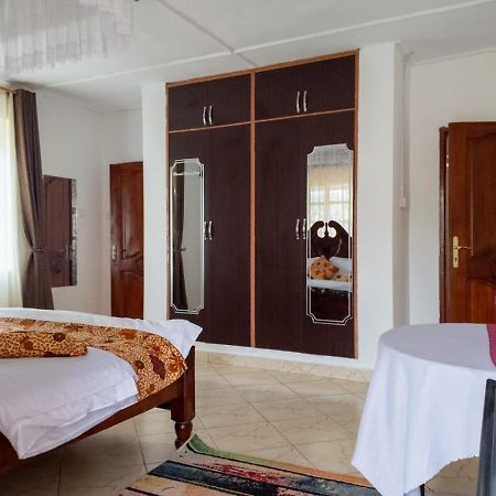 Riverside Resort Hotel Kabale 外观 照片