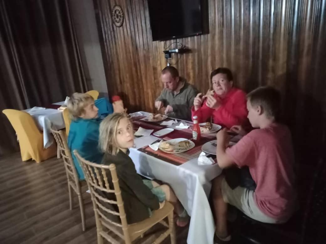 Riverside Resort Hotel Kabale 外观 照片