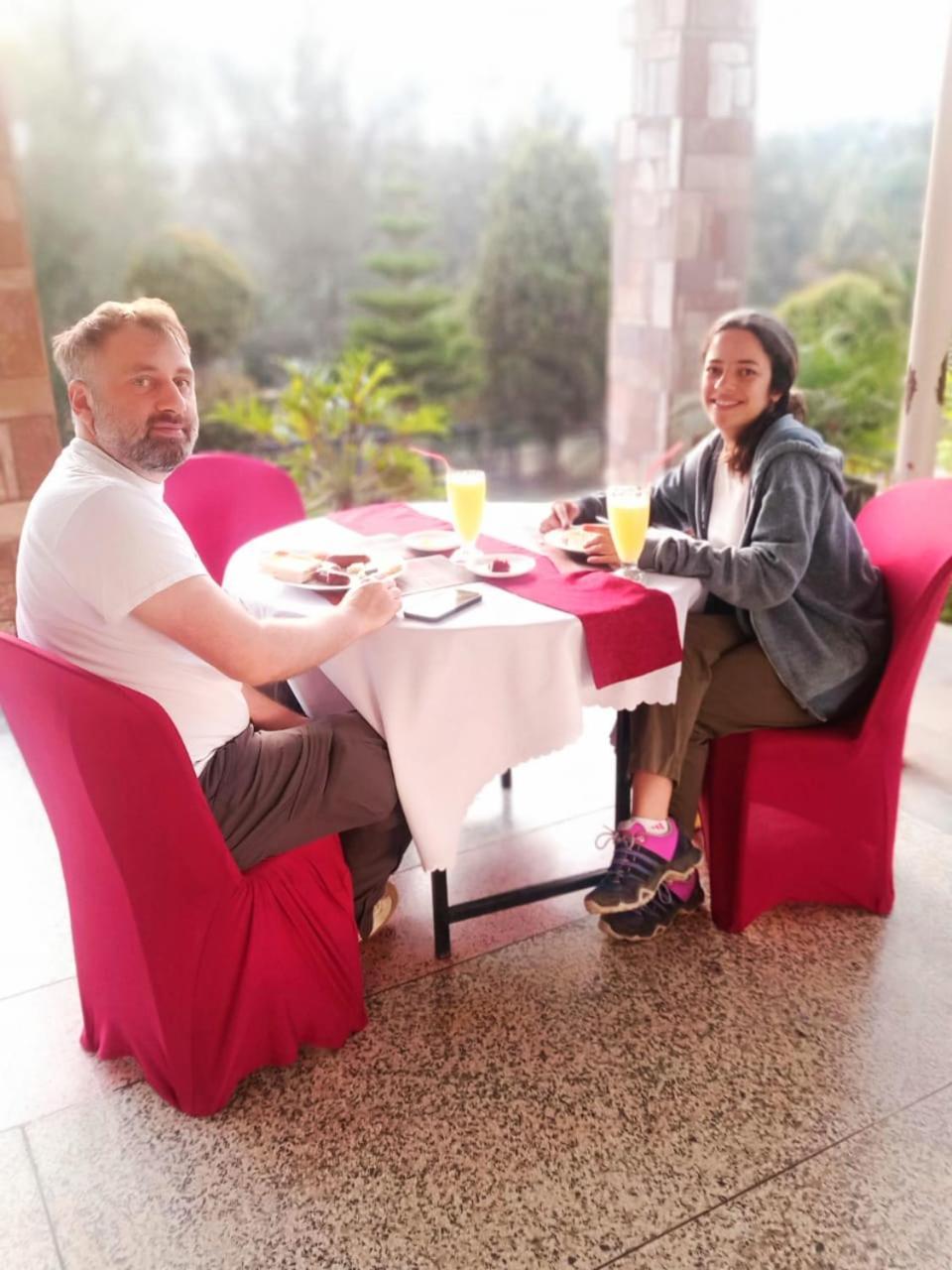 Riverside Resort Hotel Kabale 外观 照片