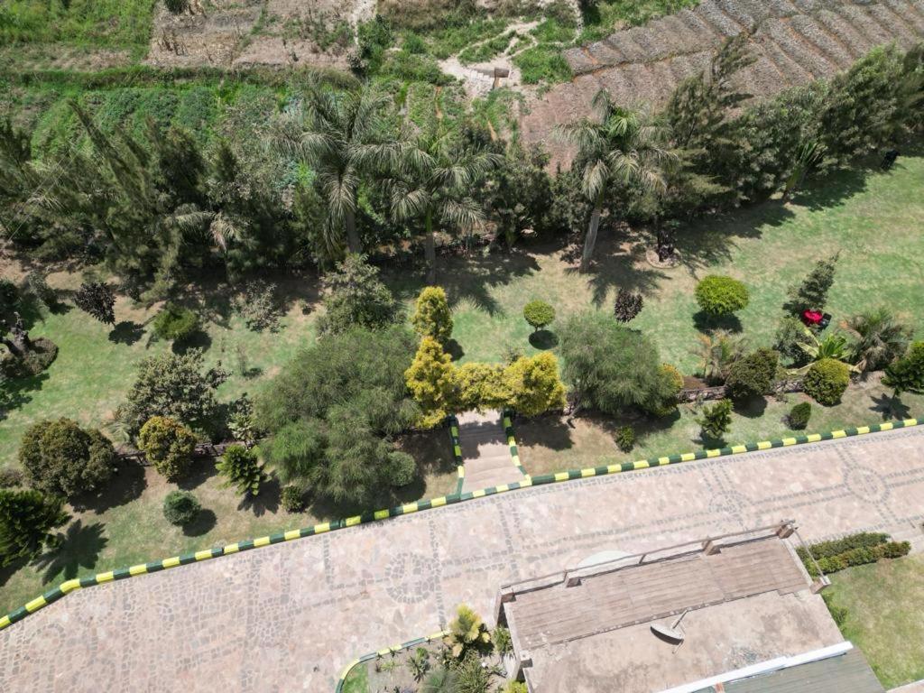 Riverside Resort Hotel Kabale 外观 照片