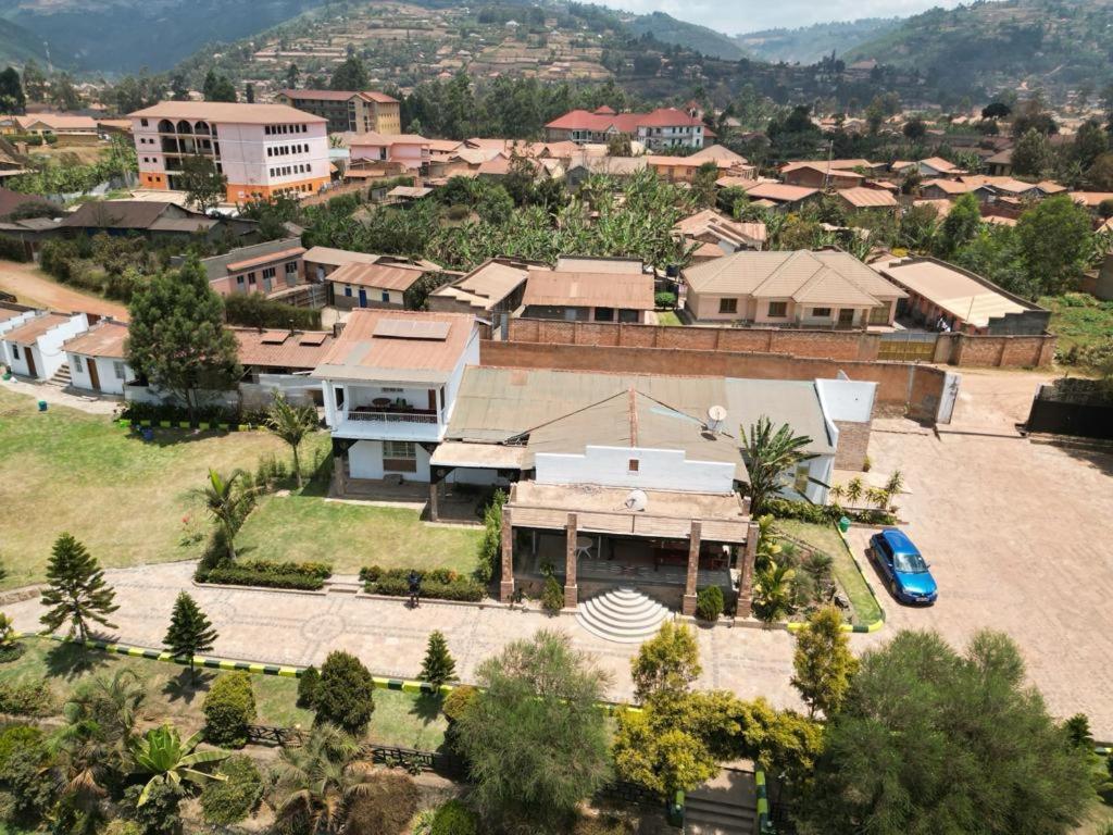 Riverside Resort Hotel Kabale 外观 照片