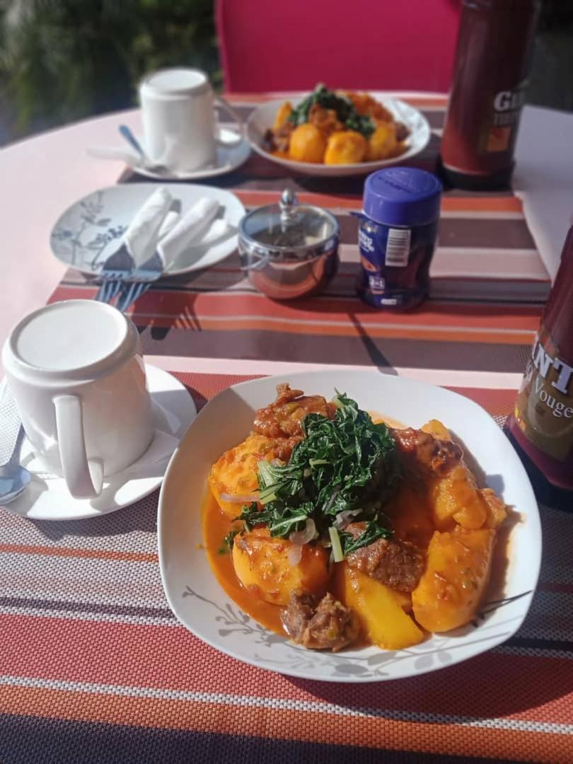 Riverside Resort Hotel Kabale 外观 照片
