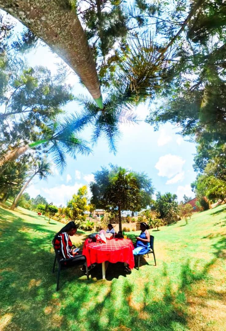 Riverside Resort Hotel Kabale 外观 照片