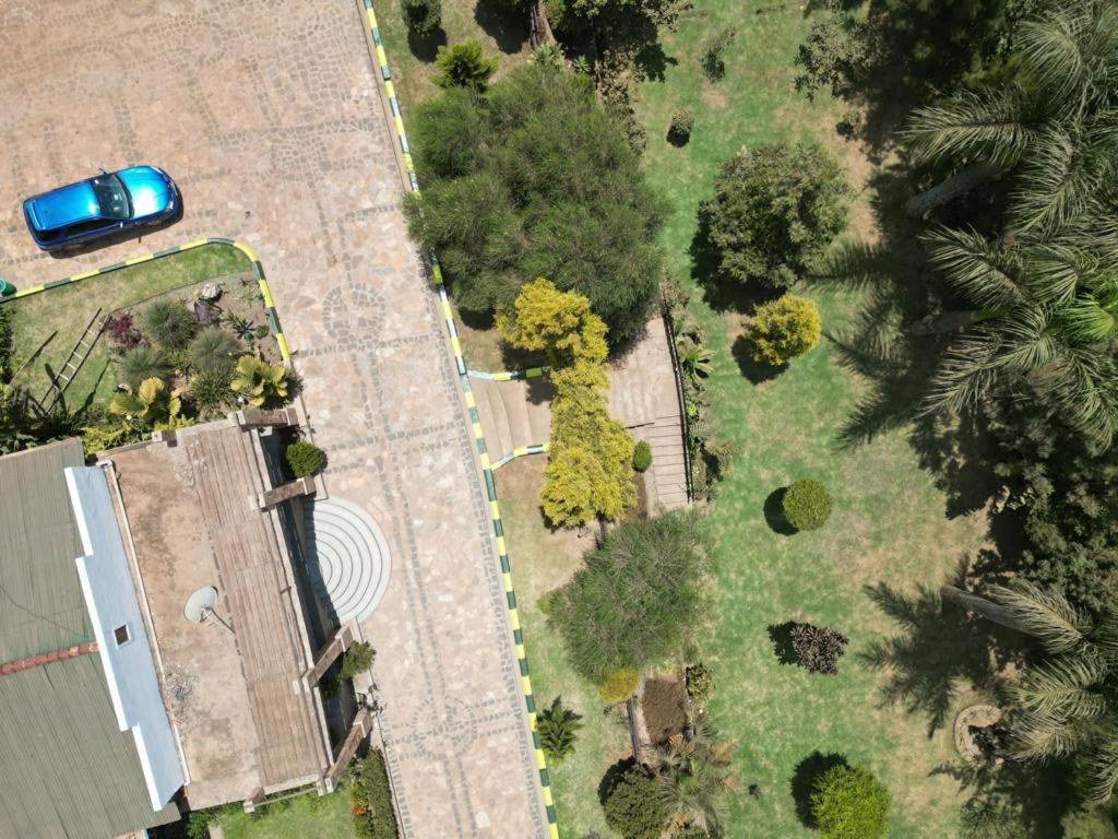 Riverside Resort Hotel Kabale 外观 照片