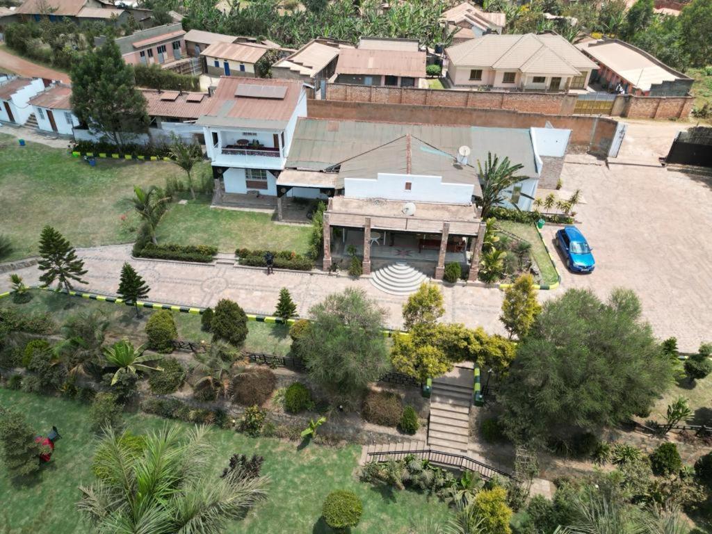Riverside Resort Hotel Kabale 外观 照片