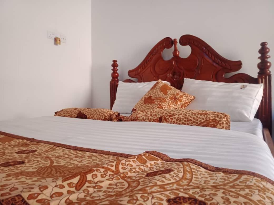Riverside Resort Hotel Kabale 外观 照片