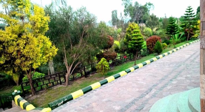Riverside Resort Hotel Kabale 外观 照片