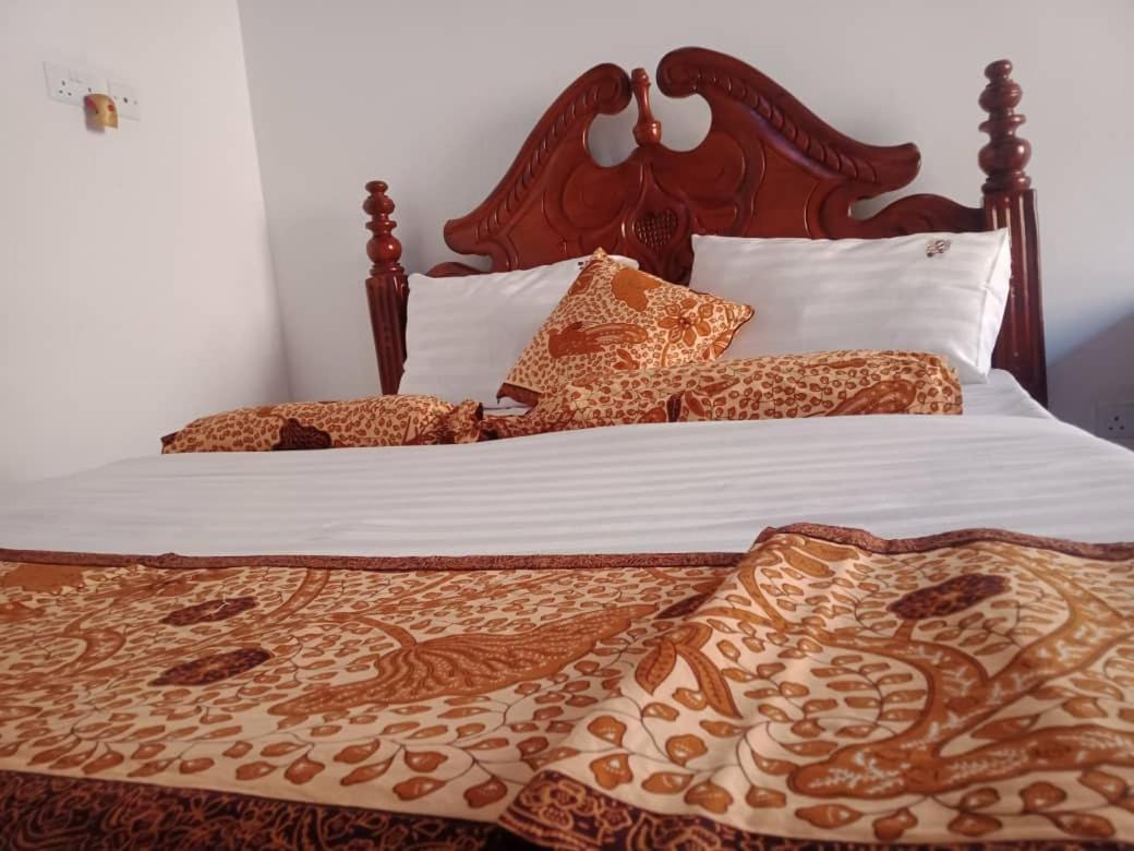 Riverside Resort Hotel Kabale 外观 照片