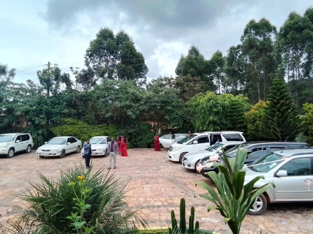 Riverside Resort Hotel Kabale 外观 照片