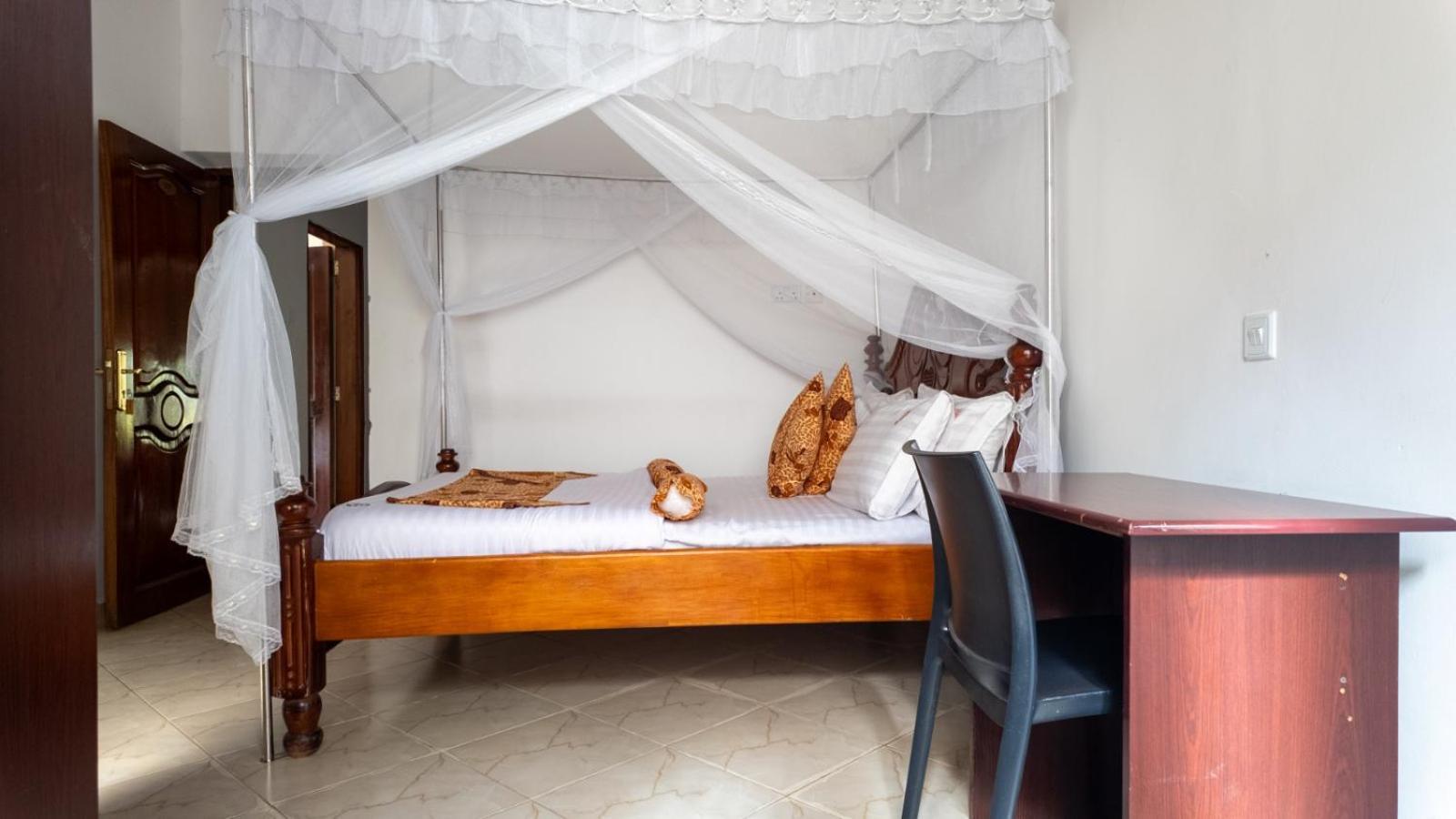 Riverside Resort Hotel Kabale 外观 照片