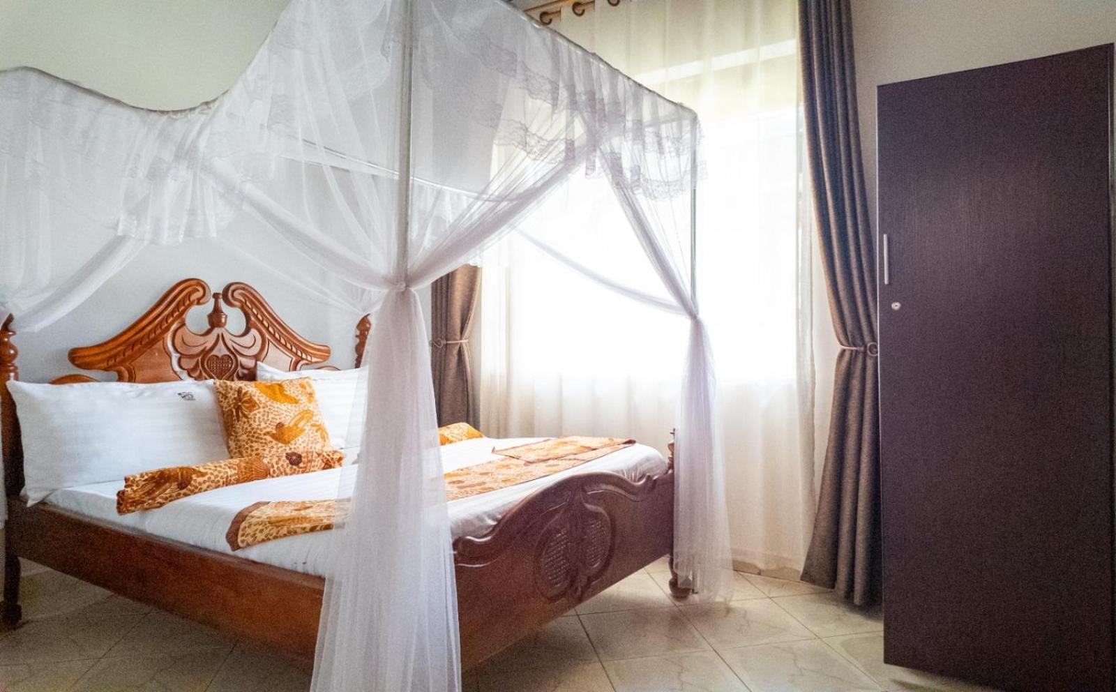 Riverside Resort Hotel Kabale 外观 照片