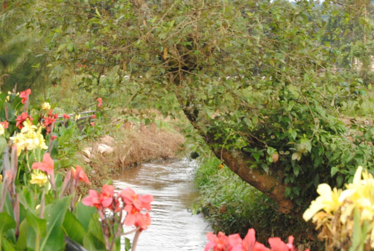 Riverside Resort Hotel Kabale 外观 照片