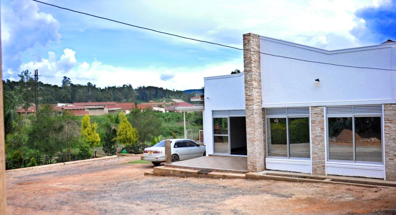 Riverside Resort Hotel Kabale 外观 照片