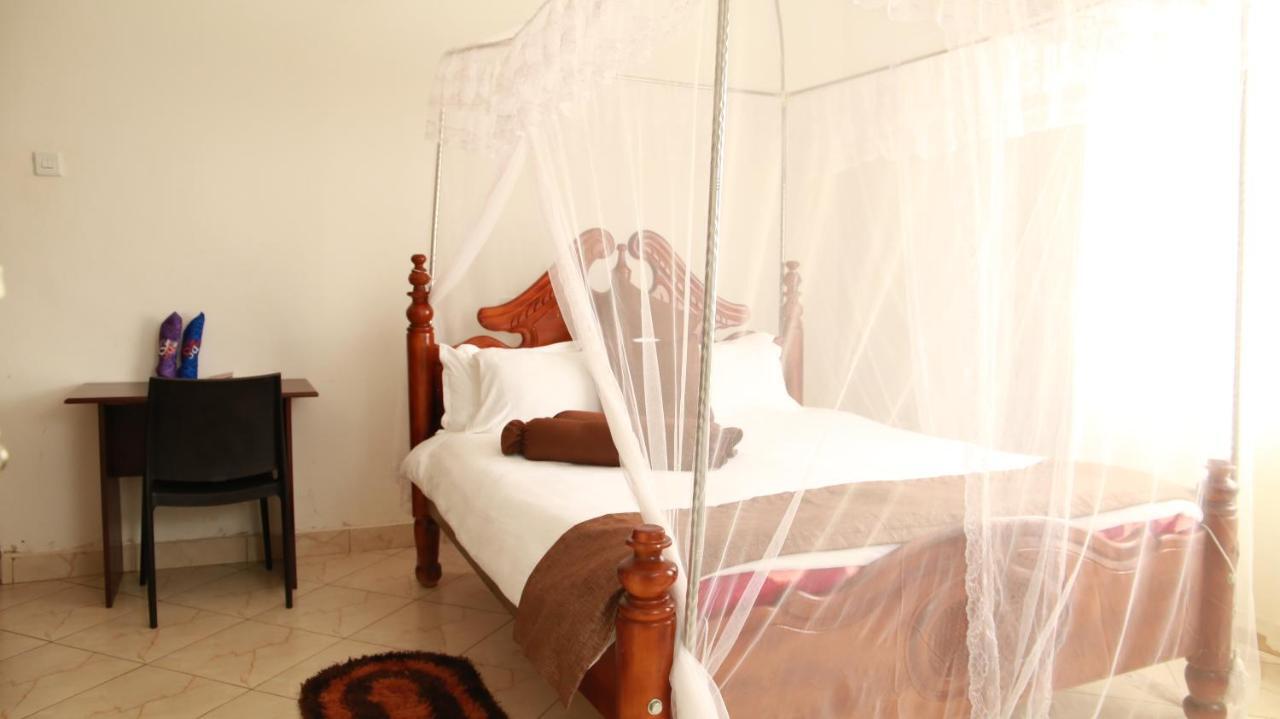Riverside Resort Hotel Kabale 外观 照片