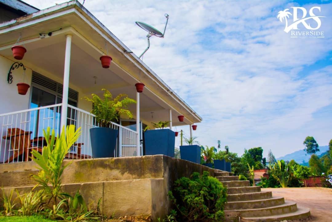 Riverside Resort Hotel Kabale 外观 照片